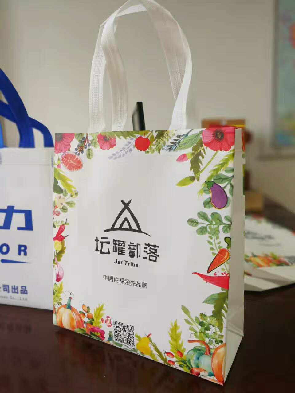 湖北遠(yuǎn)見(jiàn)公司規(guī)模大，生產(chǎn)力強(qiáng)
